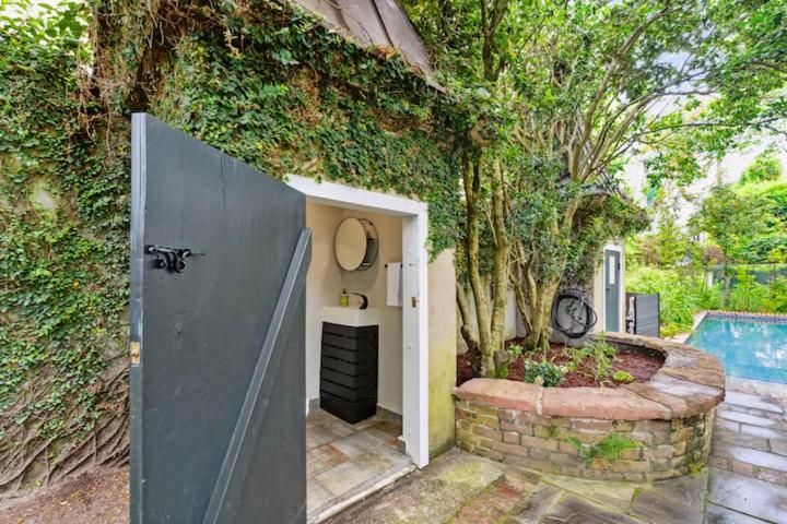 Serene Cottage With Beautiful Garden And Heated Pool Charleston Exterior foto